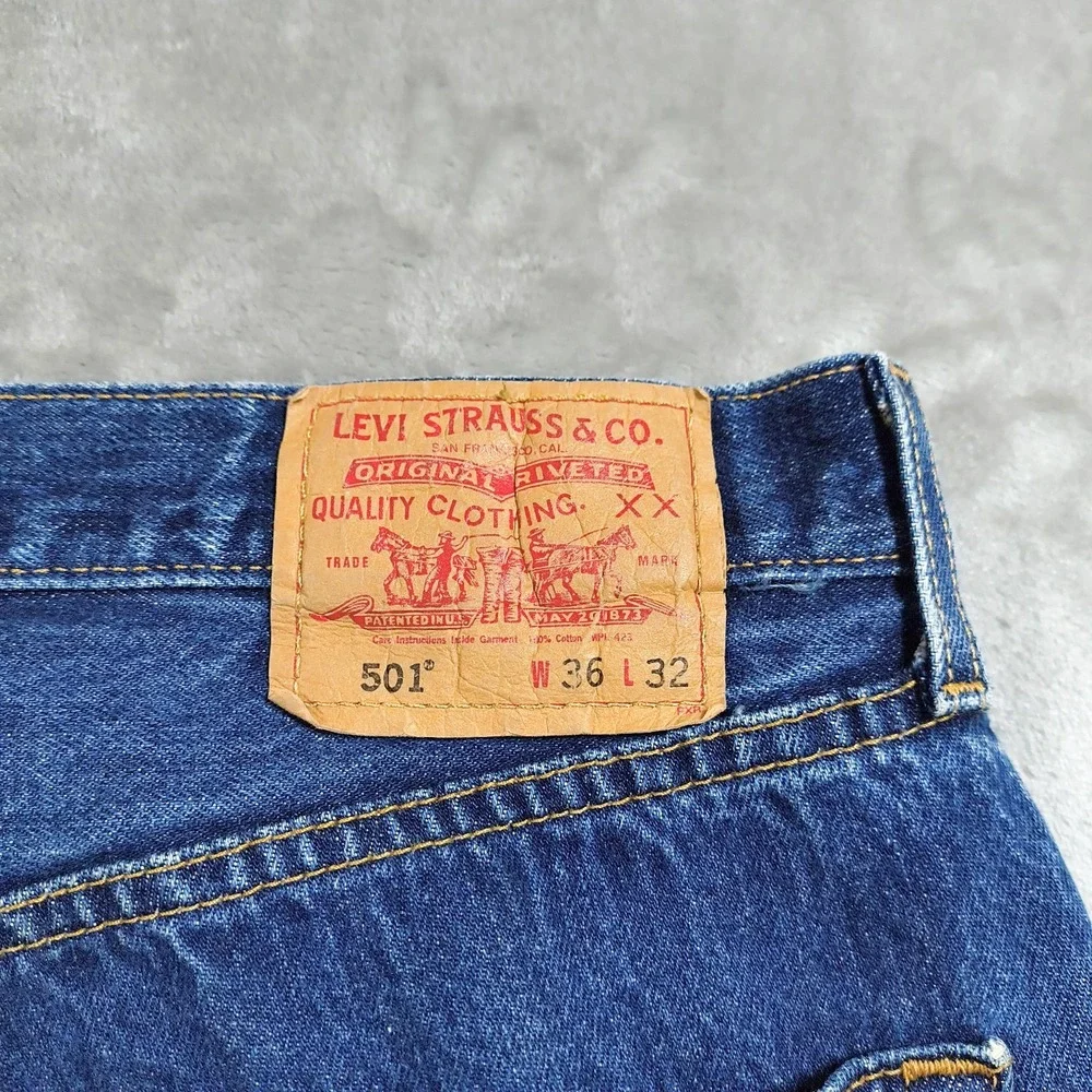 Vintage Levis 501 Jeans Mens 35x30.5 Straight Leg Classic‎ Denim Button Fly Y2K